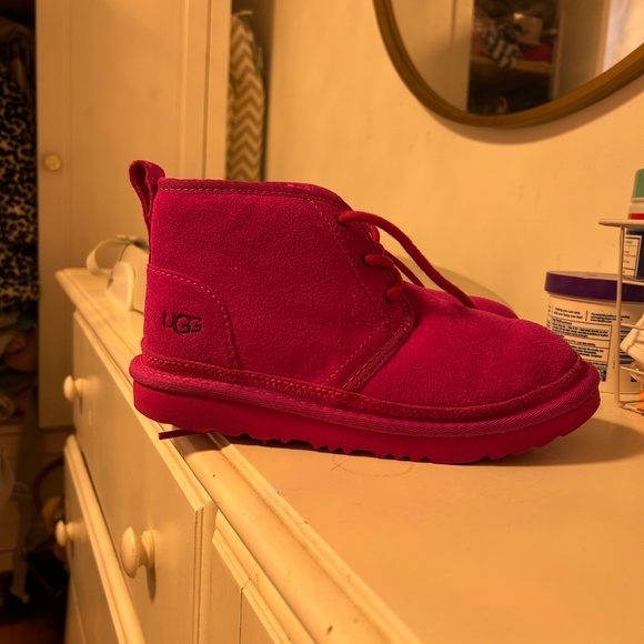 Pink uggs - Picture 4 of 4
